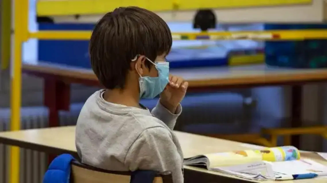 Consejería de Salud vigilará a los padres que lleven a sus hijos al cole pese a encontrarse en cuarentena