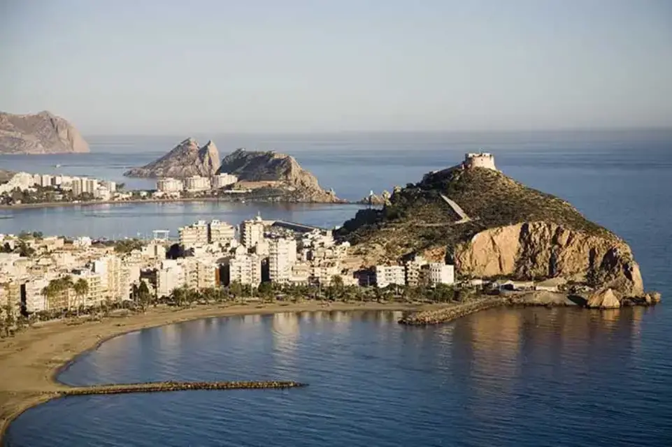 Altas temperaturas prevalecen en Águilas pese a la borrasca Odette