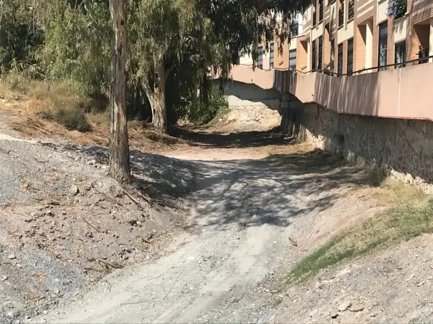 Ayuntamiento de Lorca realiza labores de limpieza de las ramblas que discurren por el casco urbano de la ciudad