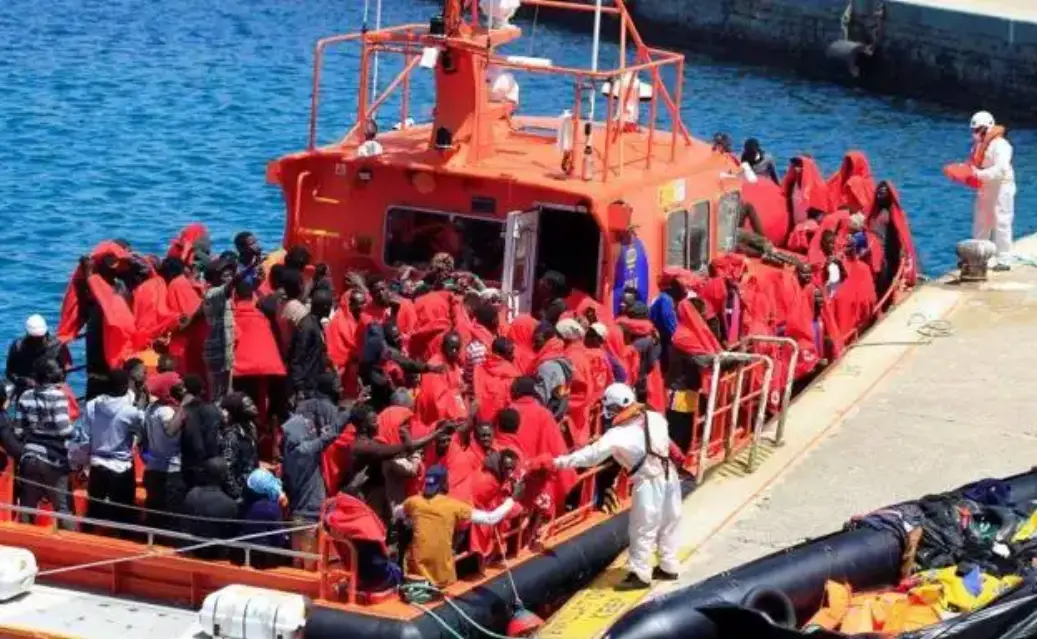Guardia Civil interceptó cinco pateras con 69 inmigrantes que llegaron a las costas de la Región