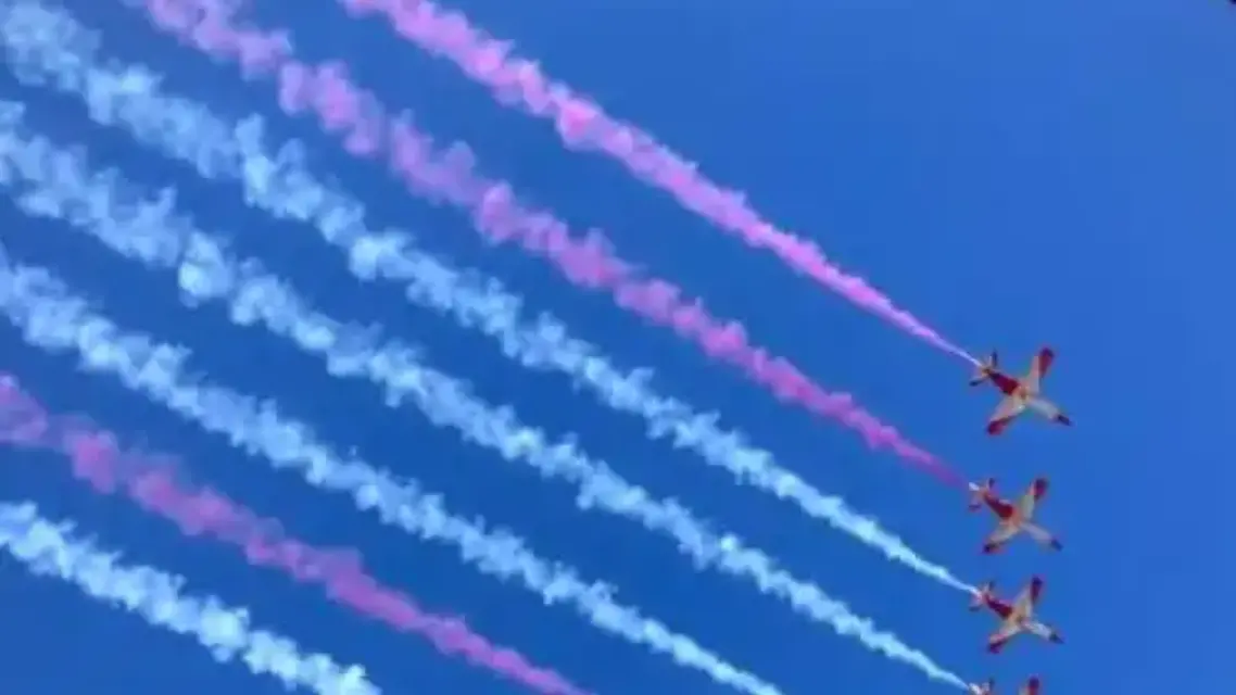¿Nueva Bandera? Patrulla Águila representó a España con otros colores