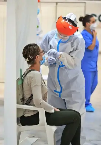Profesores y alumnos contagiados  pueden volver sin necesidad de prueba PCR