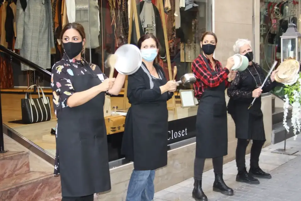 Suenan las cacerolas en la ciudad de Murcia por muerte lenta del sector hostelero