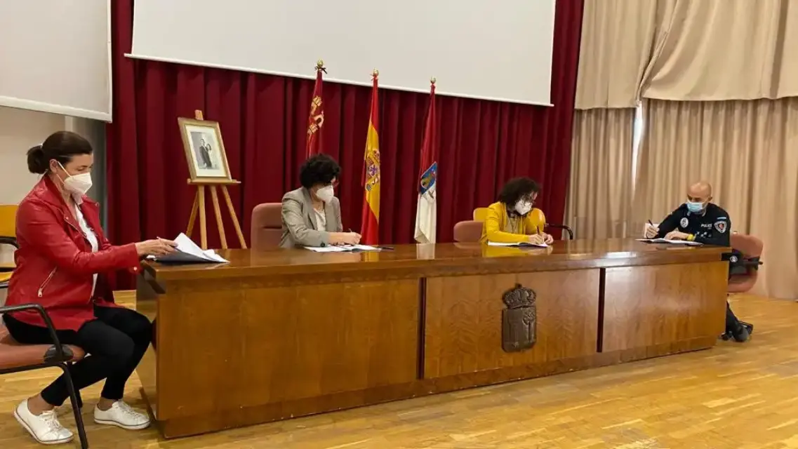El Ayuntamiento firma un nuevo acuerdo marco con los delegados sindicales de los trabajadores municipale
