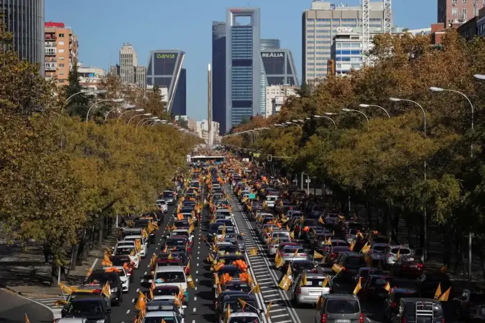 "Marea naranja" se alza en Murcia en contra de la Ley Celaá