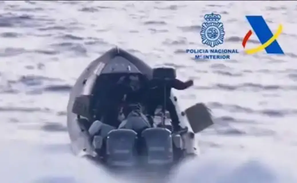 Tras cinco horas de persecución interceptan narcolancha con 2 toneladas de hachís