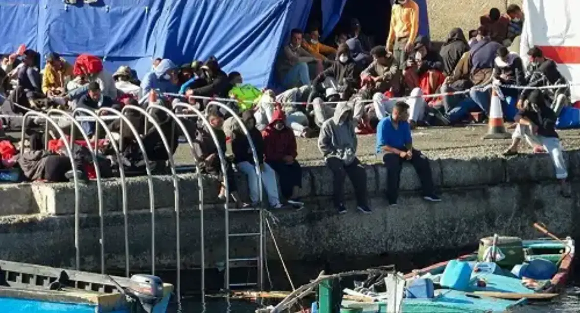 Récord histórico de inmigrantes ilegales en Canarias en 2020, supera a la "crisis de los cayucos"