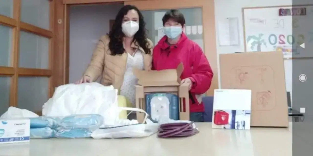 El Ayuntamiento de Lorca entrega de 7 desfibriladores a colectivos municipales