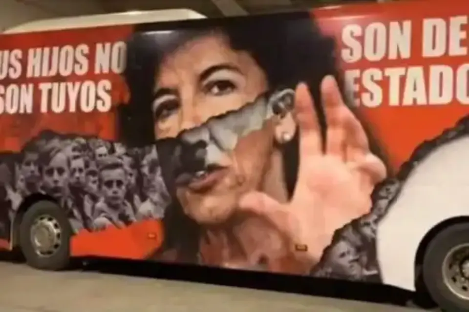 Un autobús de Hazte Oír recorre Madrid en contra de la Ley Celaá