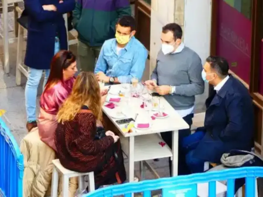 Murcianos y cartageneros se burlan del cierre vespertino de las terrazas con el 'Mañaneo'