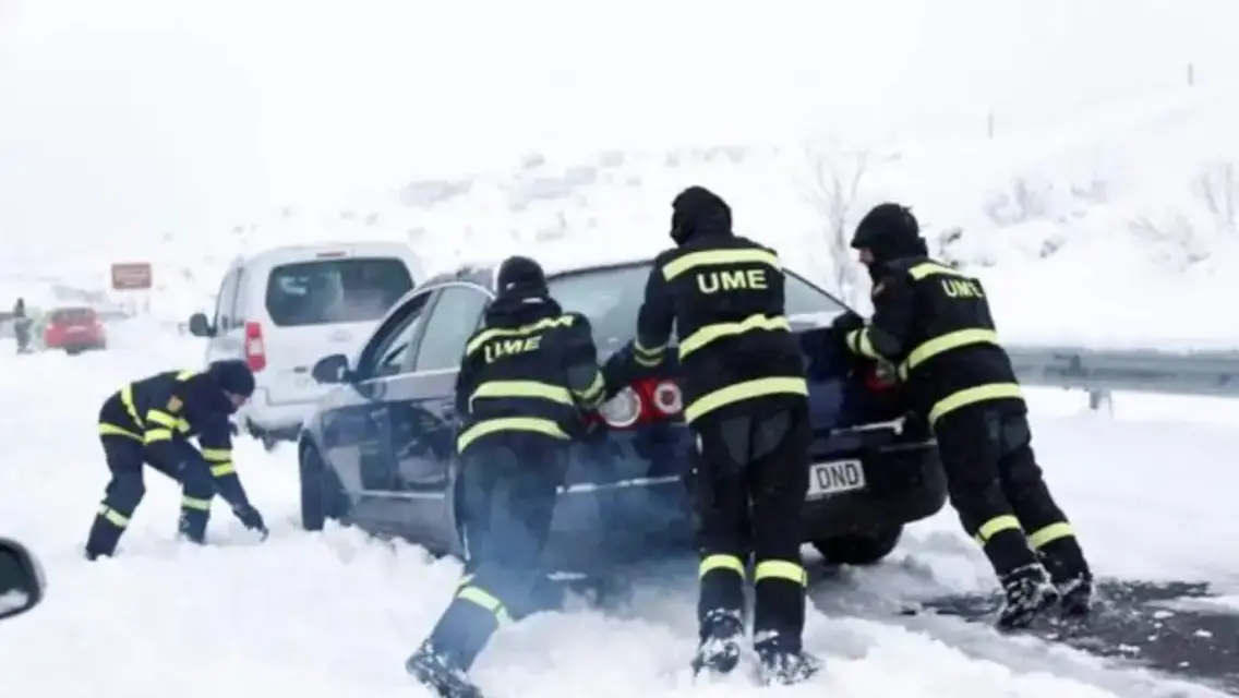 Media España está en riesgo extremo por la nevada más extensa del siglo