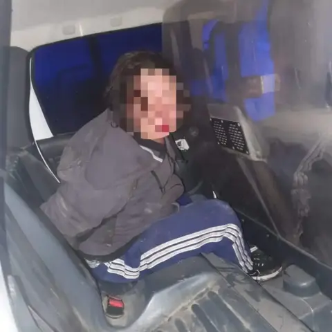 Joven acusado de abuso sexual agredió dos agente y destrozo coches en Lorca