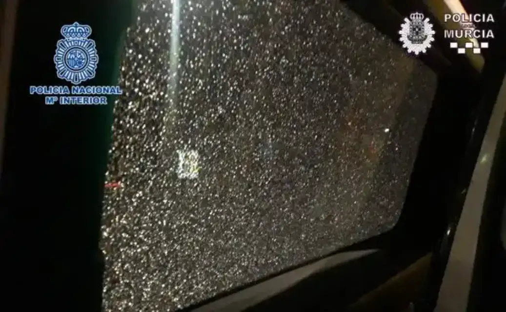 Menor de edad es detenido por disparar a un coche de patrulla en Murcia