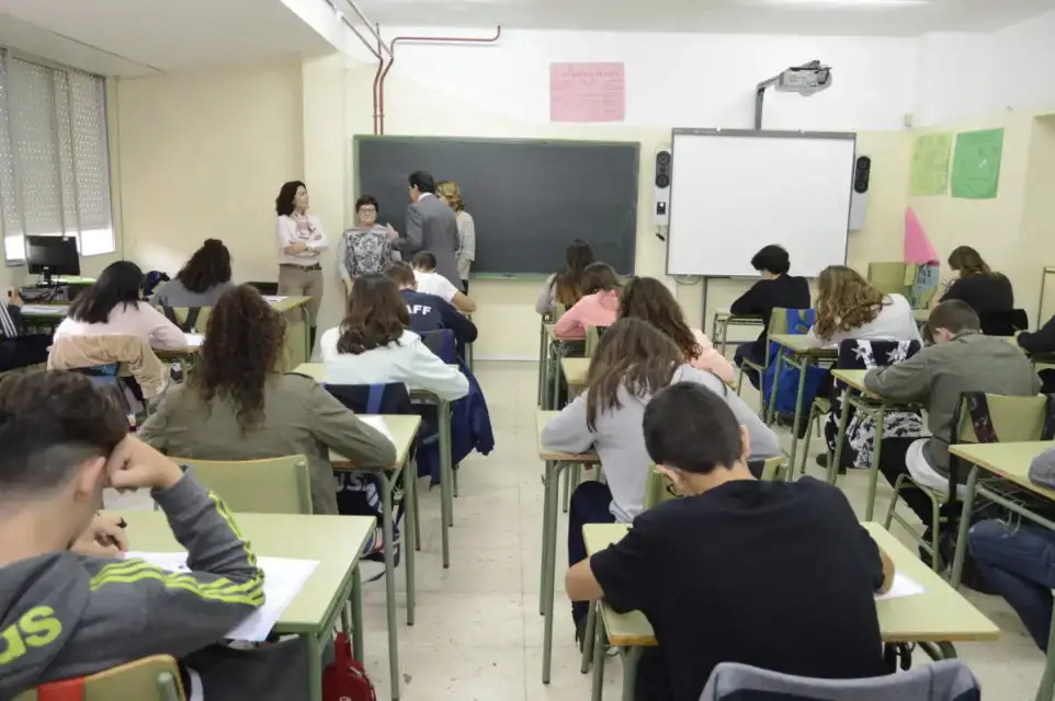 Los estudiantes de Murcia contra la espada y la pared ante el Covid 19, ven disminuir calidad de la enseñanza