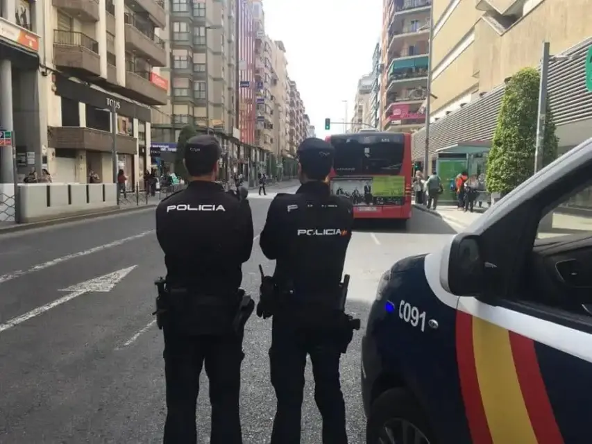 Es atrapado en Alicante hombre con orden de alejamiento por apuñalar a su expareja