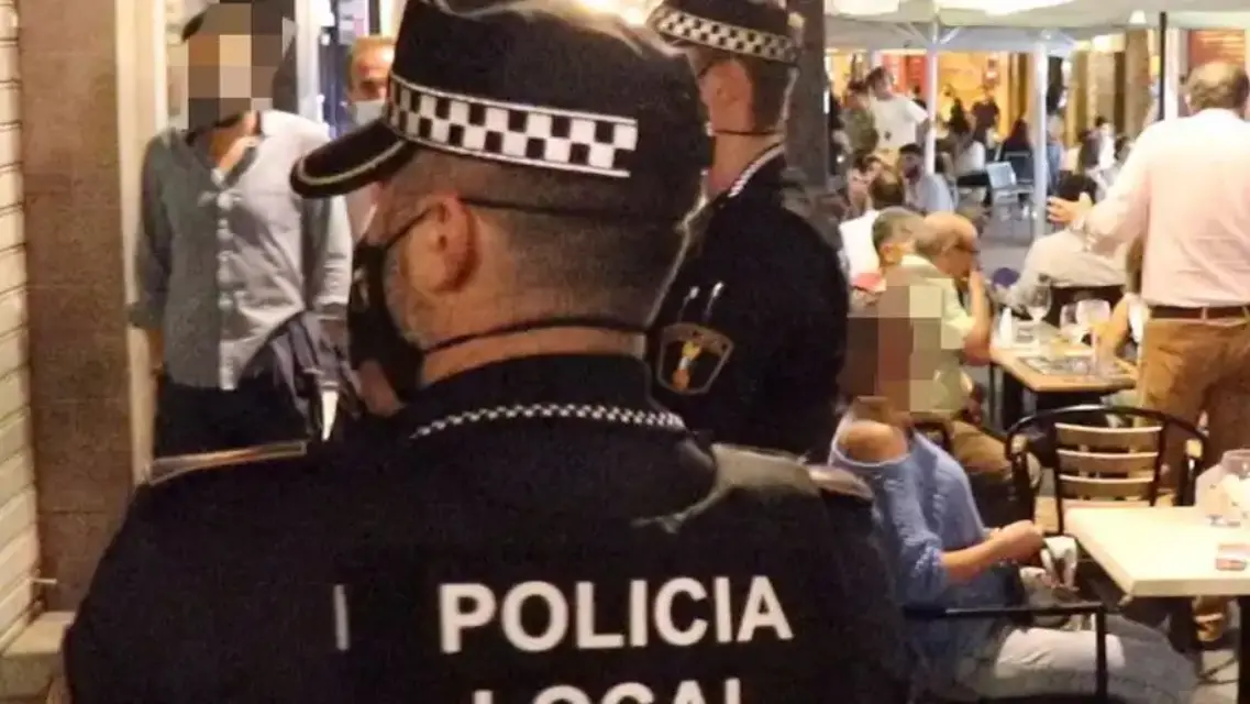 La Policía Local de Alicante disolvió dos botellones y seis fiestas la noche de ayer