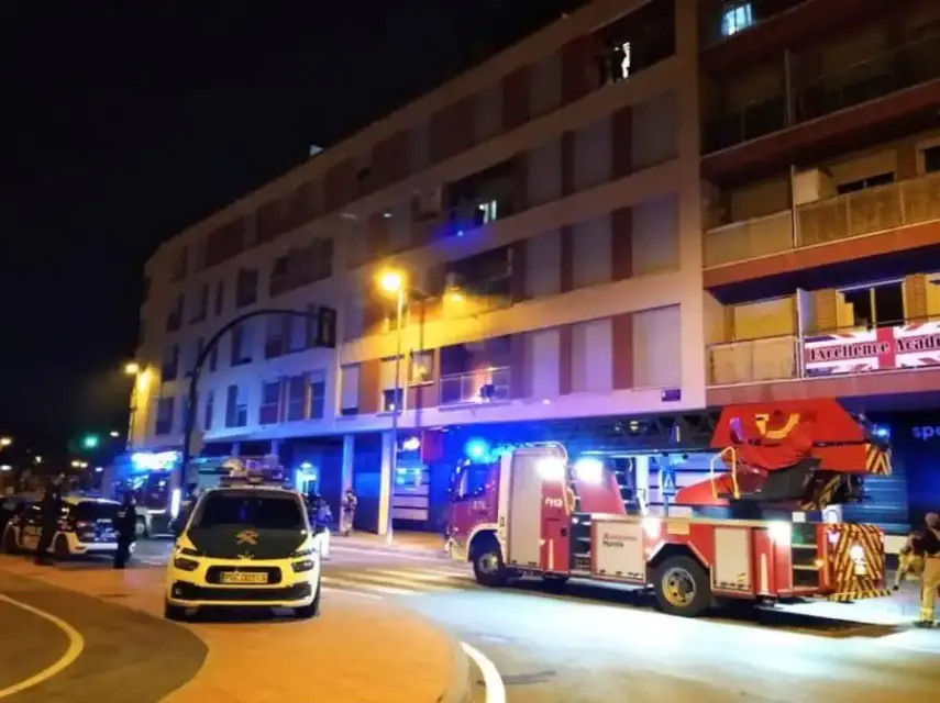 Vecinos de Cabezo denuncian a okupas de haber incendiado el piso por ser desalojados