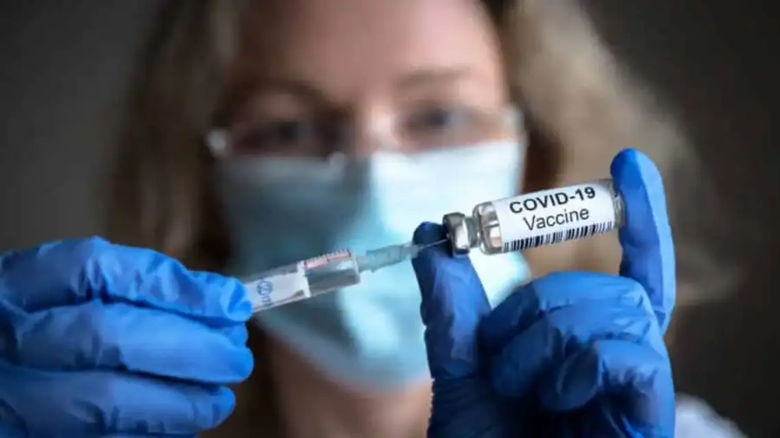 Sanitarios de Murcia se van quedando atrás para recibir la dosis completa de la vacuna anticovid
