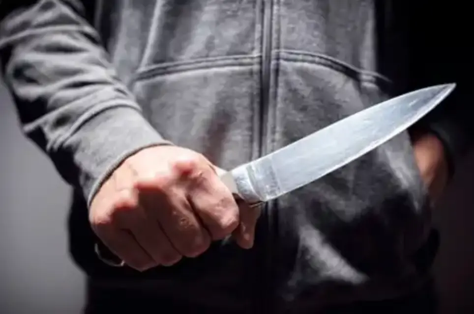 Hombre amenaza a sus sobrinos con un cuchillo y es arrestado en Murcia