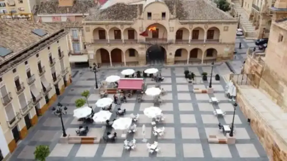 En Lorca se pide la reapertura de la hostelería y sólo se logra extender las horas del reparto a domilicio