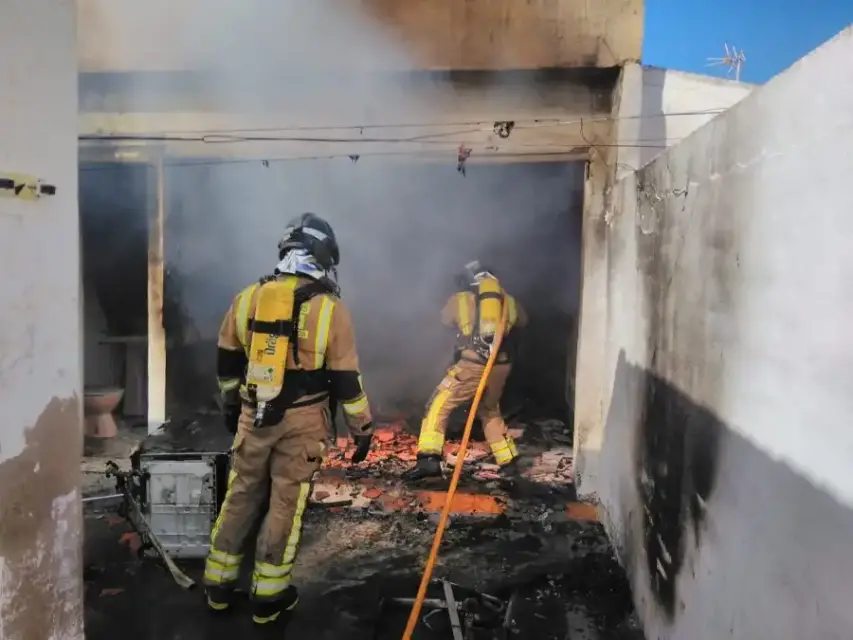 Dos incendios fueron extinguidos hoy por los bomberos del CEIS