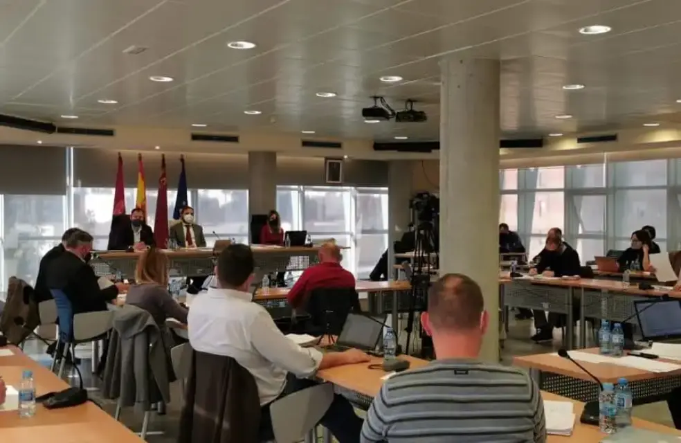 Ciudadanos y PSOE muestran su perplejidad ante el rechazo de IU, Vox y PP a la propuesta para facilitar el retorno del talento joven y el emprendimiento a la Región de Murcia