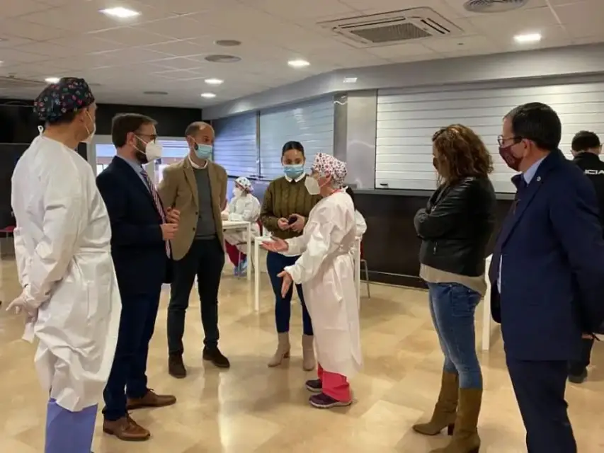 Gran colaboración entre Salud Pública y Ayuntamiento en una jornada de vacunación masiva a Policía Local, Policía Nacional y Guardia Civil