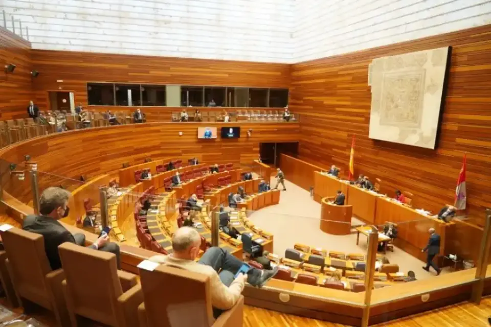 Entre mociones de censura y adelanto de elecciones se rompe la coalición territorial del PP y Cs
