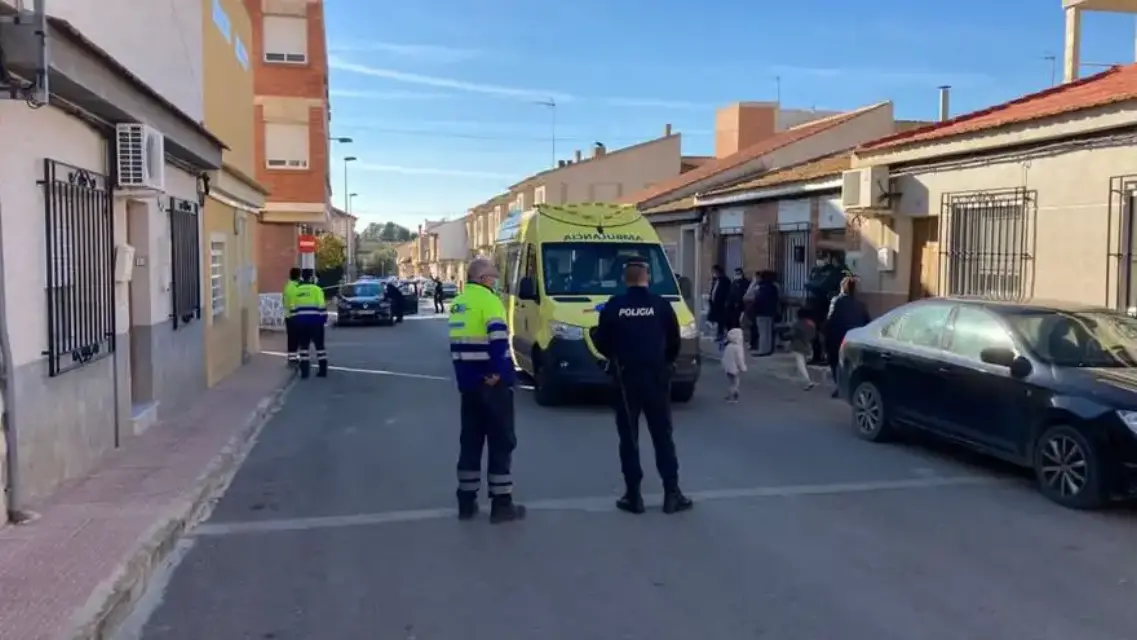 Bajo efectos del alcohol matan a su bebé de 4 meses al acostarse sobre él en Alhama