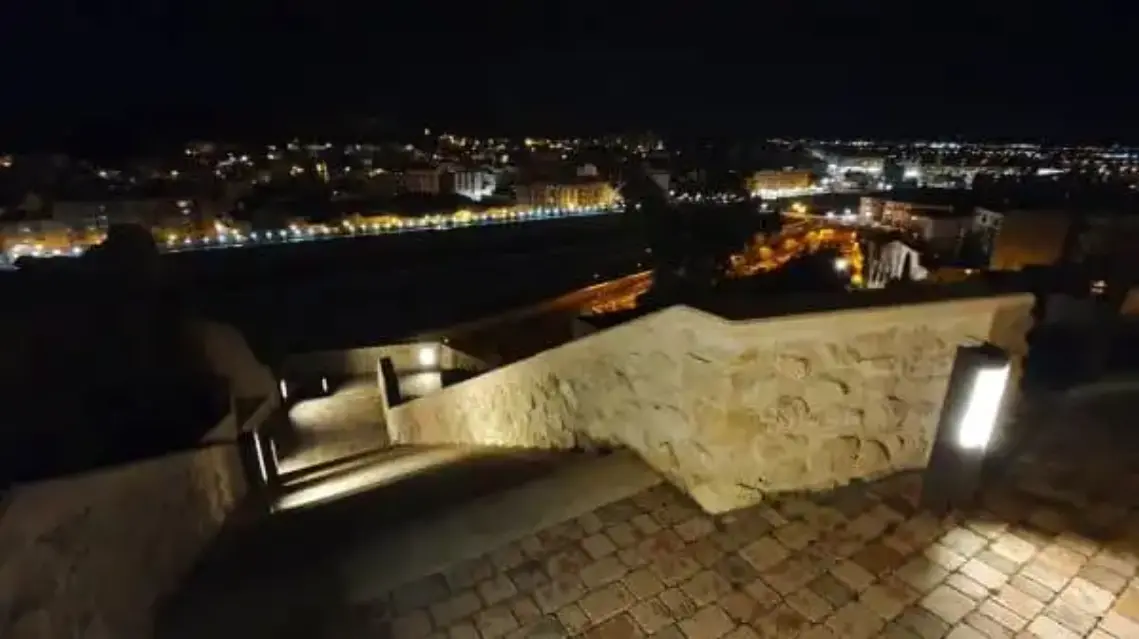 Renuevan el sistema de iluminación de la carretera de acceso al Castillo y del entorno y la escalinata de la iglesia de San Juan de Lorca
