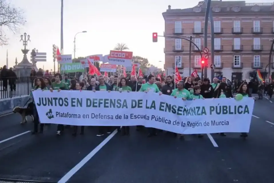 Persiste la lucha de la Comunidad Educativa para que los expulsados de Vox no tomen la Consejería de Educación