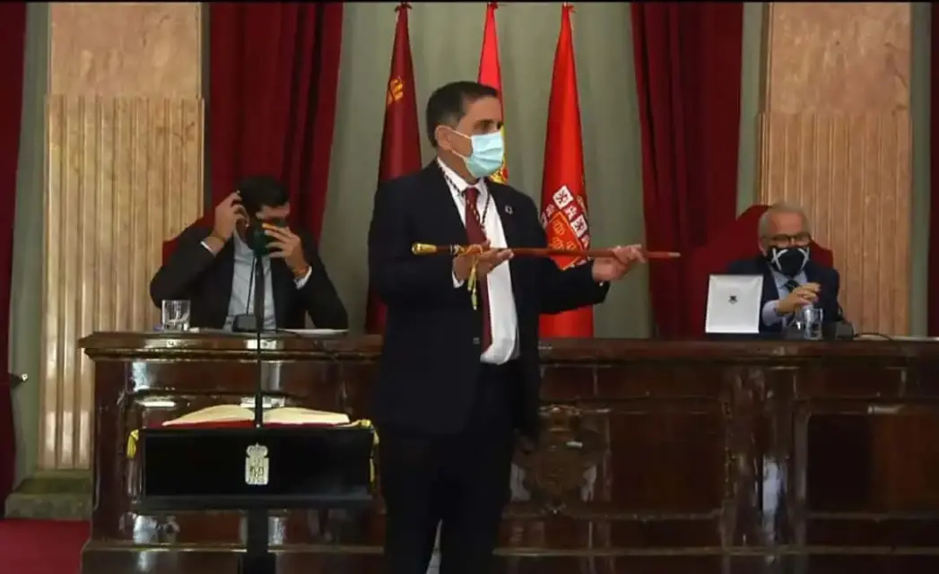 El nuevo Gobierno local de Murcia carga sus baterías para trabajar en contra de la burocracia en el ayuntamiento