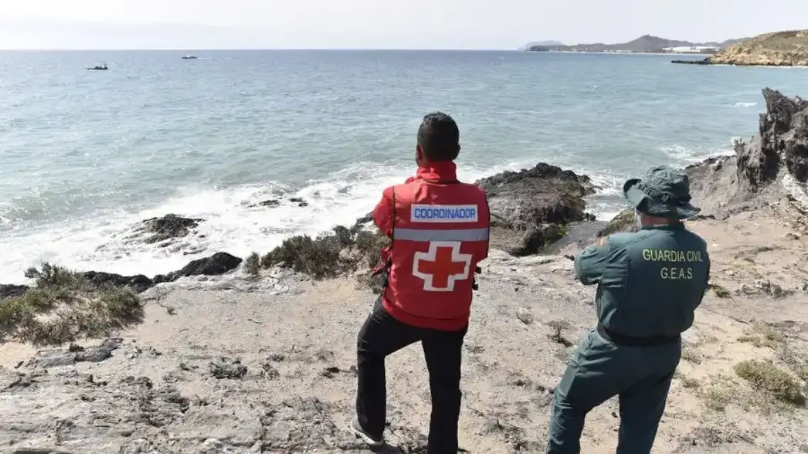 Hallan 2 niños entre los muertos entre los náufragos de la patera en Mazarrón