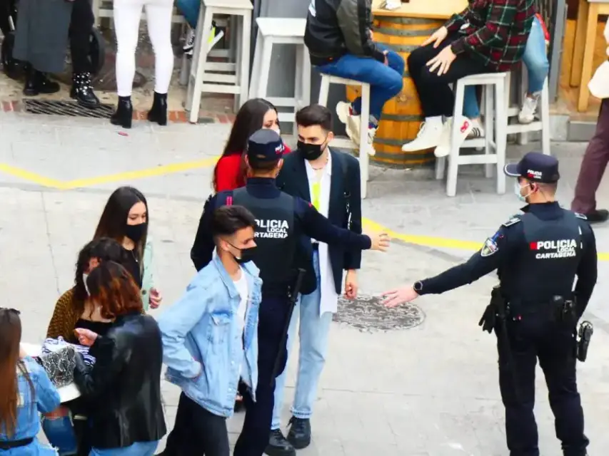 'El puente' deja 185 denuncias por incumplimiento de restricciones en Cartagena