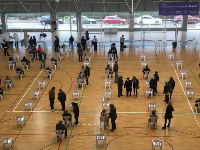 Salud Pública vacunará el próximo jueves 15 y viernes 16, en el Complejo Deportivo Felipe VI de Lorca, a las personas nacidas entre los años 1942 y 1946