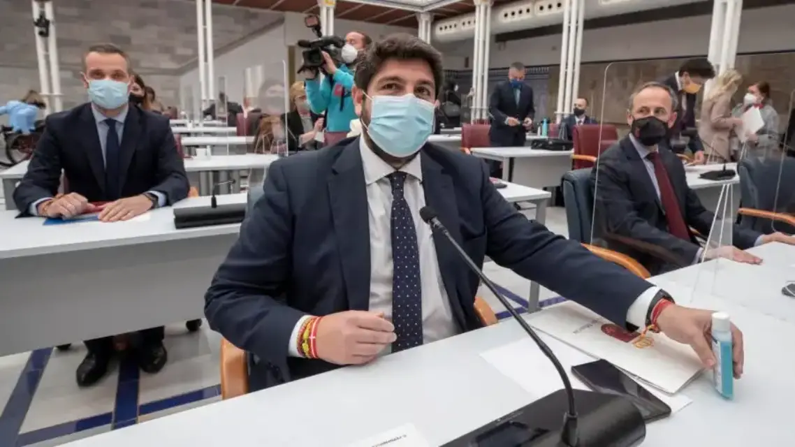 Lopéz Miras iguala su pacto con tránsfugas de Cs con el estatal del PSOE y Podemos