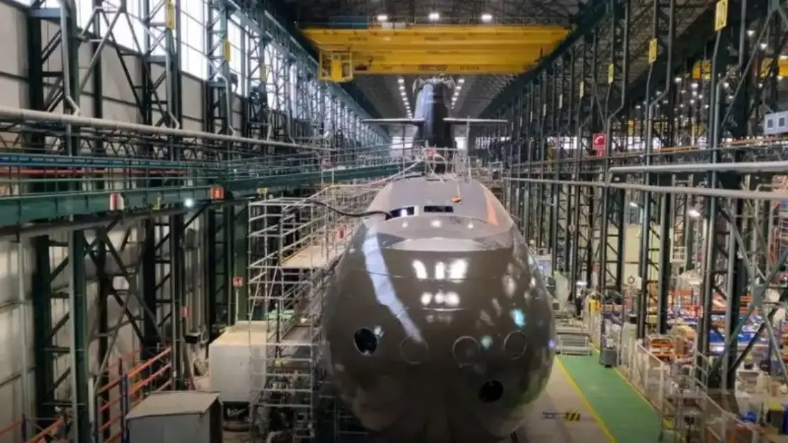 Después de 17 años pondrán a flote el primer submarino diseñado y construido en España