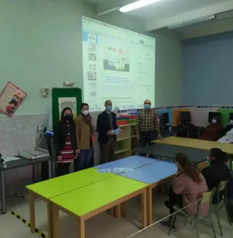 Lorca y la UM inician un programa piloto de prevención de higiene bucodental en centros escolares