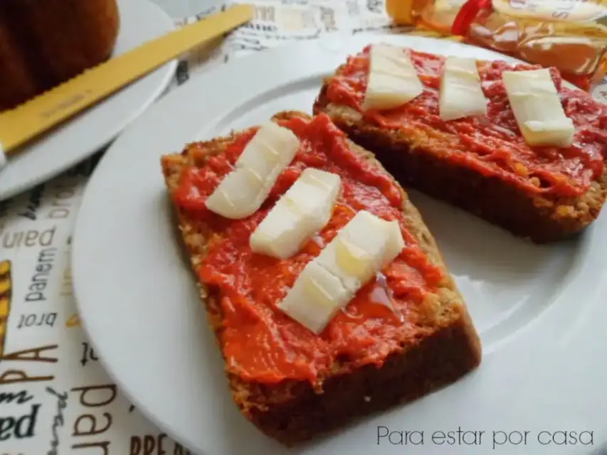 Tostas de sobrasada una receta sencilla y rapida, popularmente conocidas en las fiestas de la Región