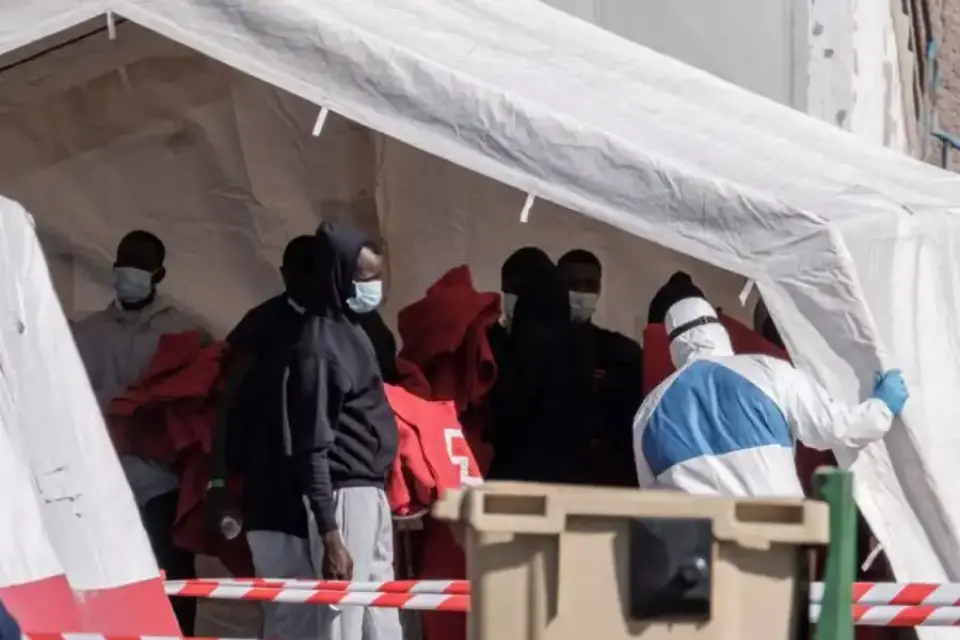 Califican de "muy preocupante" la decisión del Ejecutivo de volver permanente los centros de acogida en Canarias