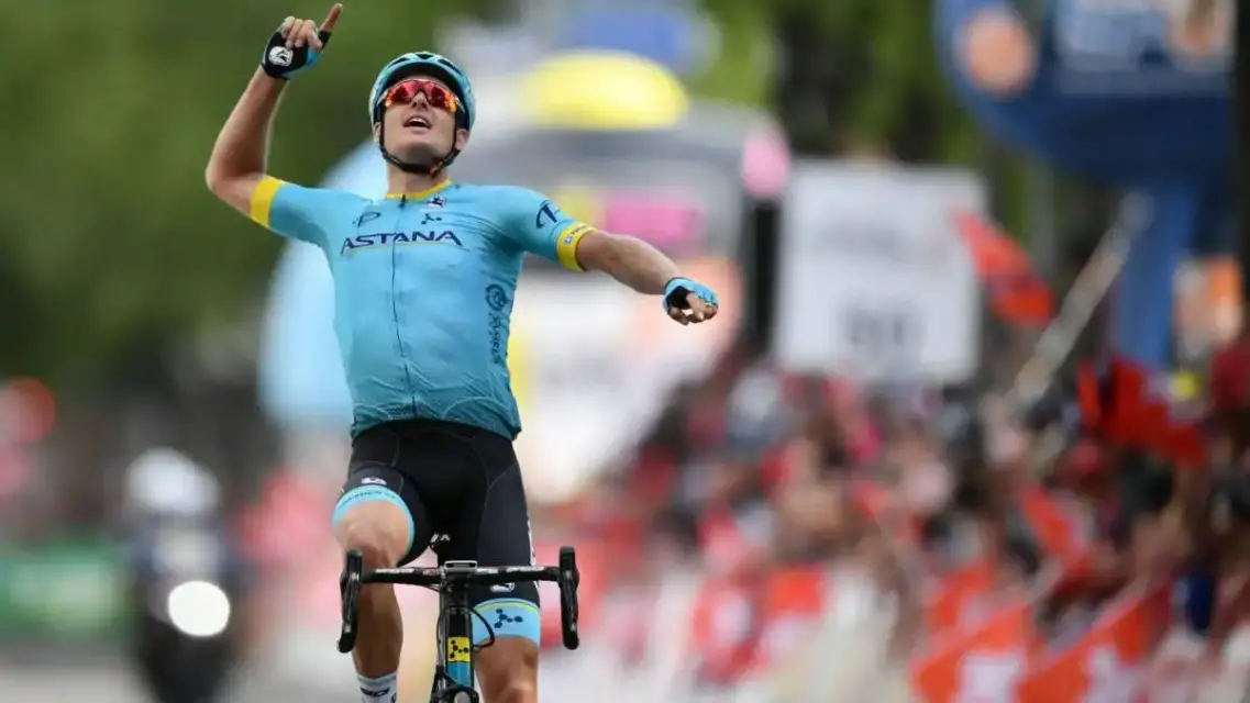 Luis León Sánchez representando a Murcia en el Giro de Italia