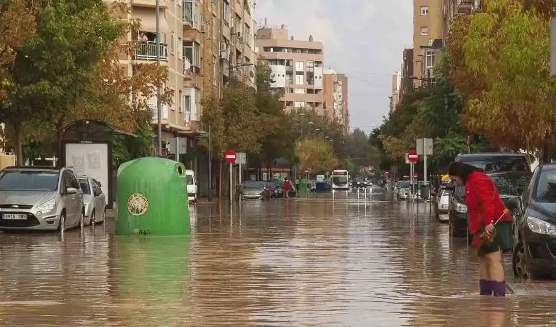 Busque su paraguas y prepárese para las lluvias de mañana domingo