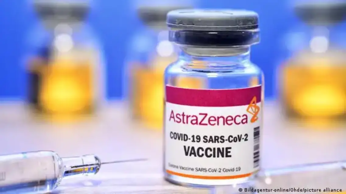 1,5 millones de trabajadores esenciales podrán elegir entre Pfizer o AstraZeneca como segunda dosis