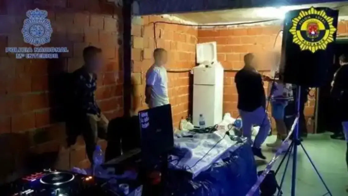 Desalojan una discoteca ilegal en Alicante y encuentran cristal, gas de la risa y speed