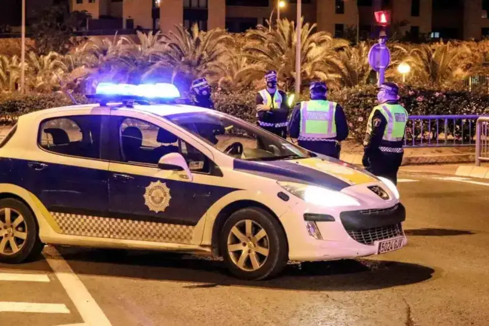 Detienen a dos personas por participar en una reyerta con un arma blanca en Alicante