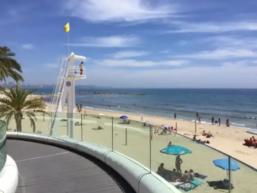 Alicante arranca la temporada de playas como destino accesible y seguro