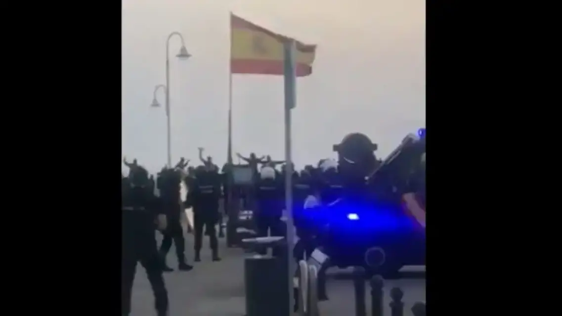 Último asalto en Melilla de unos 150 inmigrantes deja decenas de guardias y policías heridos