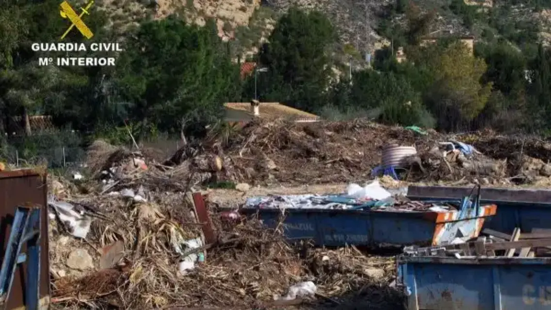 Desmantelan un vertedero de escombros clandestino en Murcia