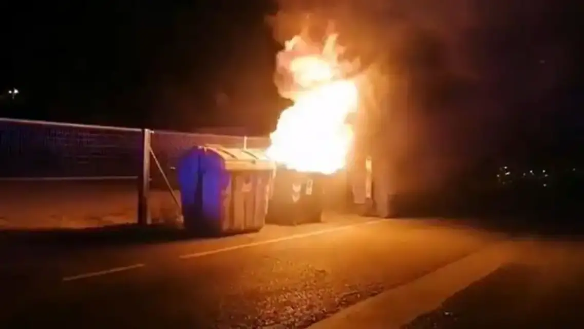Extinguen incendio en congelador de un colegio lorquino