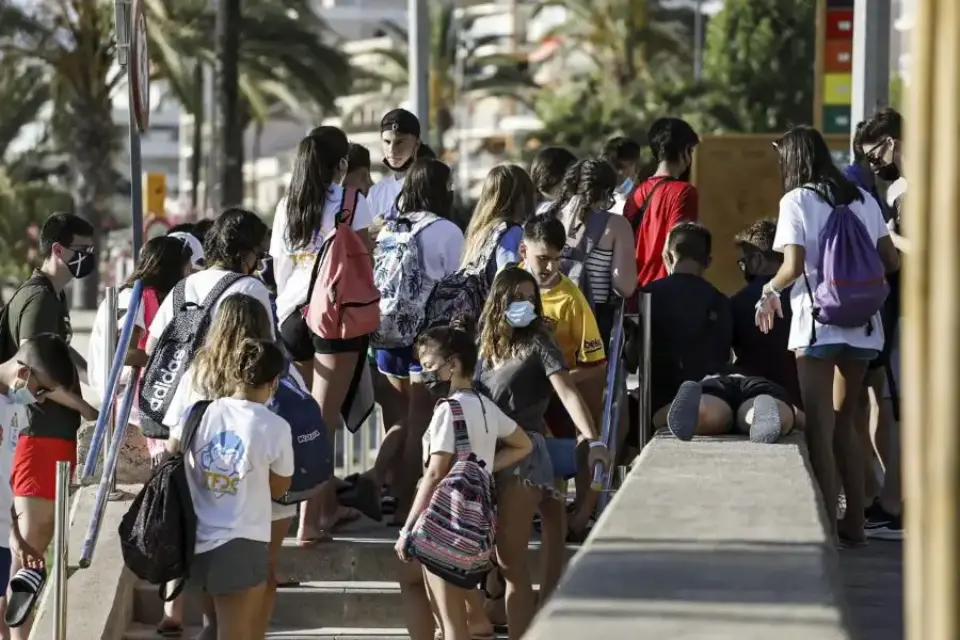 Van 58 casos detectados en la Región del megabrote por la fiesta de fin de curso en Mallorca